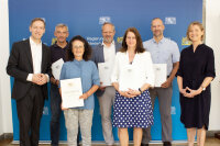 Das Foto zeigt die Dienstjubilare zusammen mit dem Präsidium der Regierung von Niederbayern. 